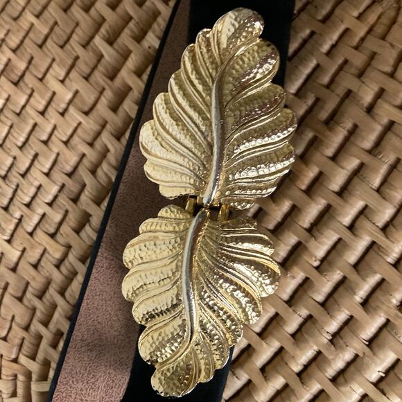 Vintage Mimi D Gold Plated Leaf Black Velvet 1976 Interlocking Belt - Picture 2 of 3